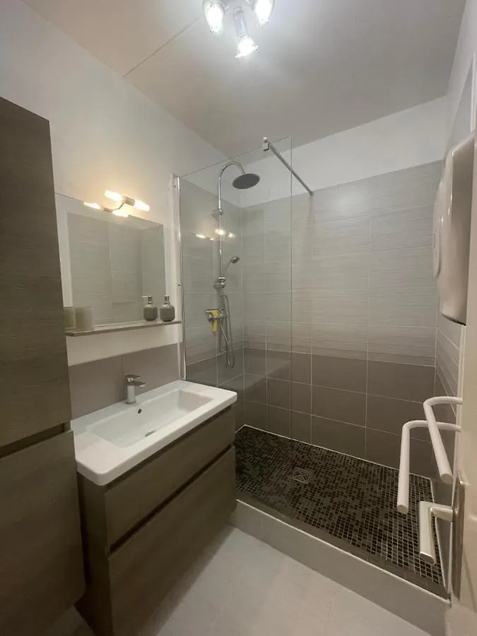 Daire T2 Proche Plage Carqueiranne Fransa